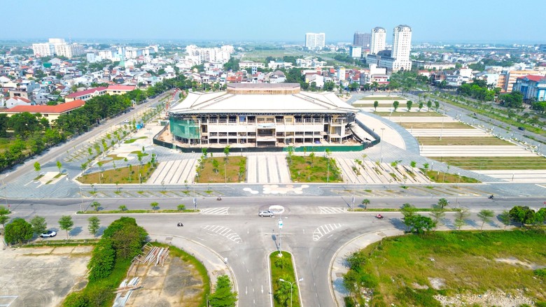 Tăng tốc hoàn thiện quảng trường 200 tỷ đồng ở Huế- Ảnh 1. Tăng tốc hoàn thiện quảng trường 200 tỷ đồng ở Huế- Ảnh 1.