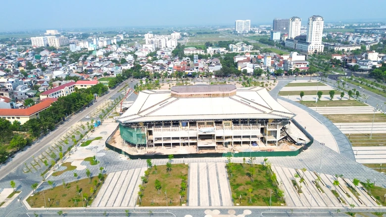 Tăng tốc hoàn thiện quảng trường 200 tỷ đồng ở Huế- Ảnh 5. Tăng tốc hoàn thiện quảng trường 200 tỷ đồng ở Huế- Ảnh 5.