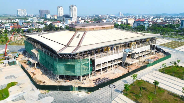 Tăng tốc hoàn thiện quảng trường 200 tỷ đồng ở Huế- Ảnh 7. Tăng tốc hoàn thiện quảng trường 200 tỷ đồng ở Huế- Ảnh 7.