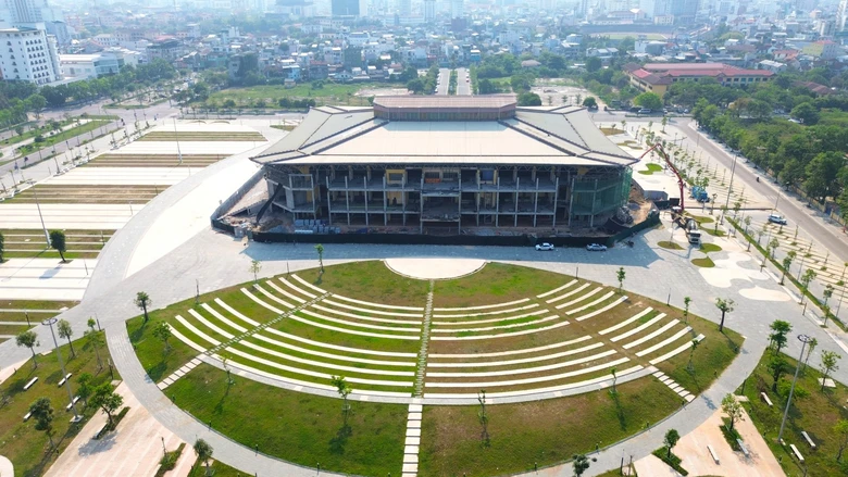 Tăng tốc hoàn thiện quảng trường 200 tỷ đồng ở Huế- Ảnh 8. Tăng tốc hoàn thiện quảng trường 200 tỷ đồng ở Huế- Ảnh 8.