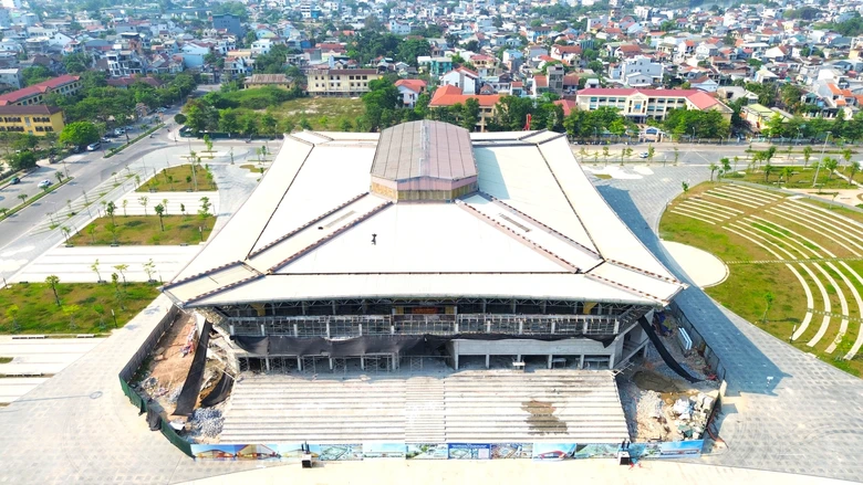 Tăng tốc hoàn thiện quảng trường 200 tỷ đồng ở Huế- Ảnh 9. Tăng tốc hoàn thiện quảng trường 200 tỷ đồng ở Huế- Ảnh 9.