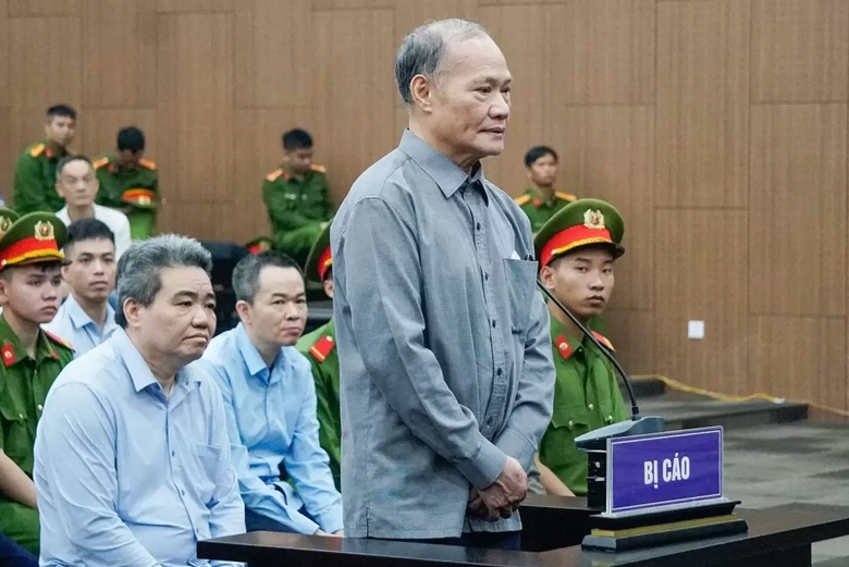 Cựu Thứ trưởng Hoàng Văn Thắng nhận hối lộ 4,5 tỷ đồng, bị tuyên phạt 4 năm tù- Ảnh 1. Cựu Thứ trưởng Hoàng Văn Thắng nhận hối lộ 4,5 tỷ đồng, bị tuyên phạt 4 năm tù- Ảnh 1.