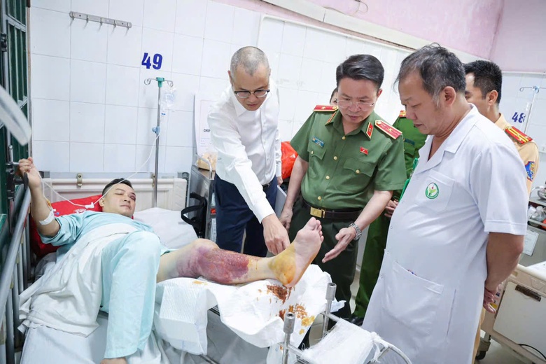 Phú Thọ: Tạm giữ đối tượng vi phạm giao thông, tông CSGT gãy chân khi bỏ chạy- Ảnh 3. Phú Thọ: Tạm giữ đối tượng vi phạm giao thông, tông CSGT gãy chân khi bỏ chạy- Ảnh 3.