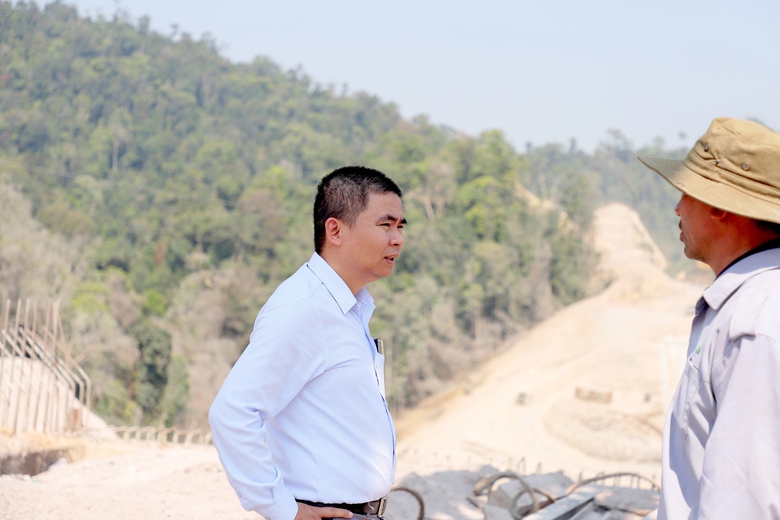 Giữa nắng gắt, c&ocirc;ng trường cao tốc Kh&aacute;nh H&ograve;a - Bu&ocirc;n Ma Thuột tăng tốc thi c&ocirc;ng- Ảnh 12.