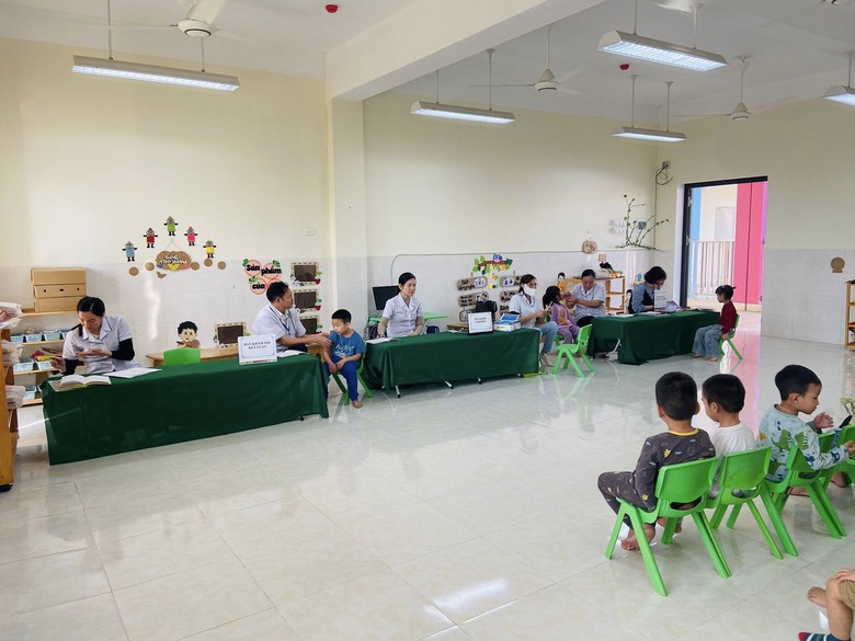 Trường học Hà Nội siết chặt phòng, chống bệnh tay chân miệng- Ảnh 6. Trường học Hà Nội siết chặt phòng, chống bệnh tay chân miệng- Ảnh 6.