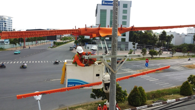 Nắng n&oacute;ng gay gắt: Ng&agrave;nh điện miền Nam đẩy mạnh tuy&ecirc;n truyền tiết kiệm điện- Ảnh 1.