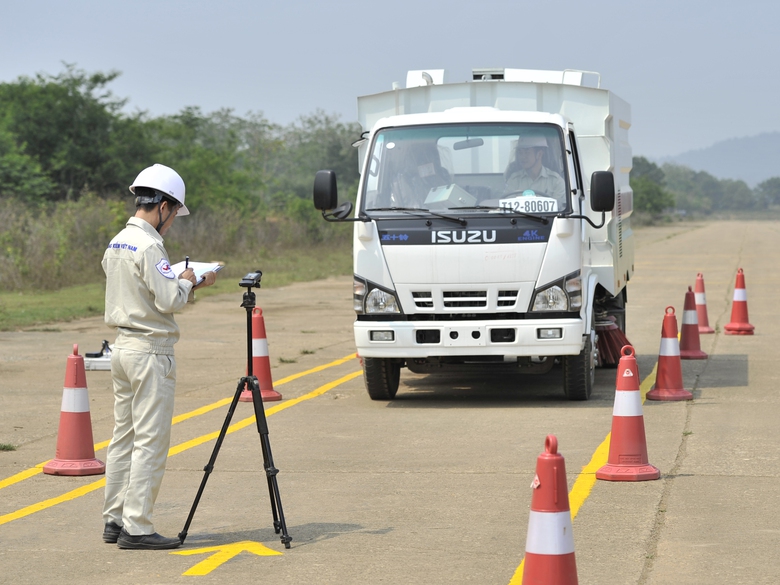 V&igrave; sao đăng kiểm vi&ecirc;n vẫn phải c&oacute; 12 th&aacute;ng &ldquo;thực chiến&rdquo;?- Ảnh 2.