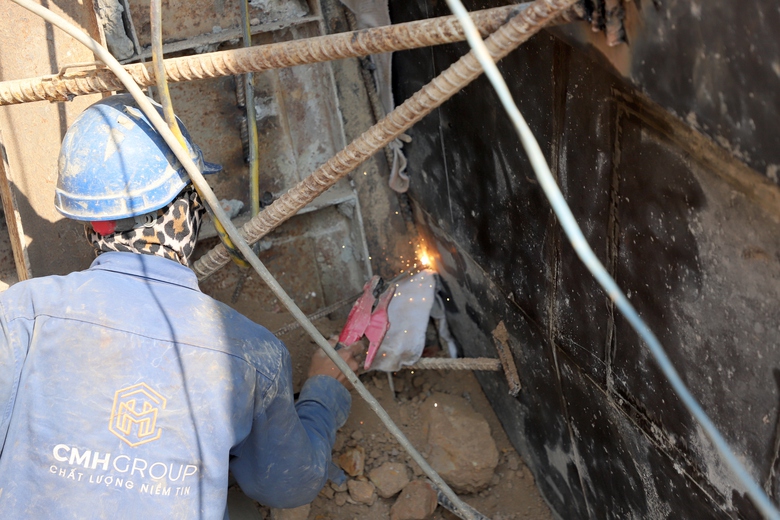 Giữa nắng gắt, c&ocirc;ng trường cao tốc Kh&aacute;nh H&ograve;a - Bu&ocirc;n Ma Thuột tăng tốc thi c&ocirc;ng- Ảnh 9.