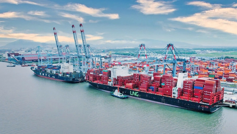 Cảng biển v&agrave; c&uacute; h&iacute;ch chuyển đổi xanh- Ảnh 1.