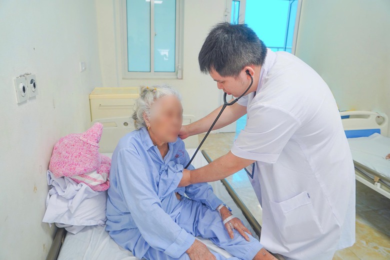 Cụ bà 91 tuổi suy tim nặng thoát cửa tử nhờ kỹ thuật can thiệp mới- Ảnh 1. Cụ bà 91 tuổi suy tim nặng thoát cửa tử nhờ kỹ thuật can thiệp mới- Ảnh 1.