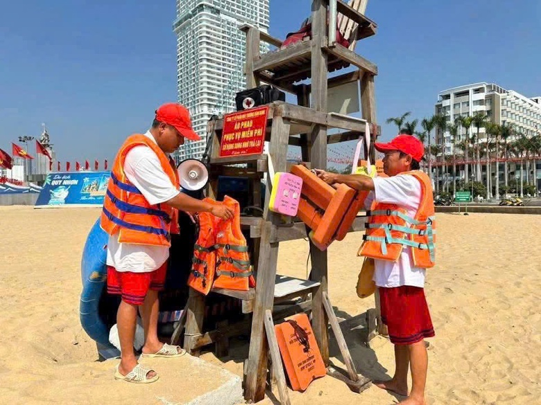 Quy Nhơn mở điểm mượn &aacute;o phao miễn ph&iacute; sau sự cố đuối nước thương t&acirc;m- Ảnh 1.
