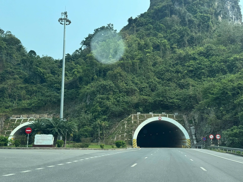 Quảng Ninh ứng dụng camera AI phát hiện, xử lý sự cố giao thông kịp thời- Ảnh 3. Quảng Ninh ứng dụng camera AI phát hiện, xử lý sự cố giao thông kịp thời- Ảnh 3.