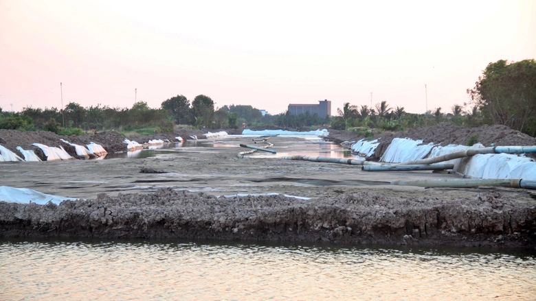 C&agrave; Mau th&uacute;c tiến độ, th&aacute;o gỡ vướng mắc mặt bằng c&aacute;c dự &aacute;n trọng điểm- Ảnh 3.