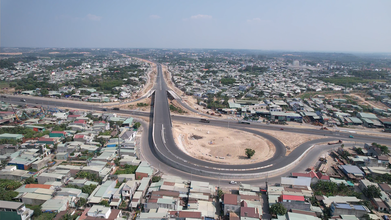 Đồng Nai đẩy nhanh thi công loạt dự án giao thông kết nối sân bay Long Thành- Ảnh 2. Đồng Nai đẩy nhanh thi công loạt dự án giao thông kết nối sân bay Long Thành- Ảnh 2.