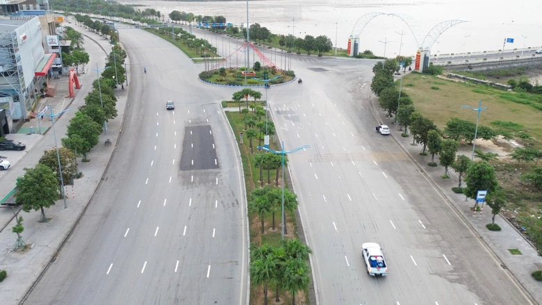 Quảng Ninh: Đã khắc phục vạch kẻ đường bị mờ trên QL18 qua Hạ Long- Ảnh 4. Quảng Ninh: Đã khắc phục vạch kẻ đường bị mờ trên QL18 qua Hạ Long- Ảnh 4.