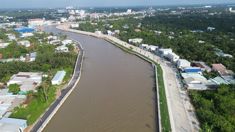 Xâm nhập mặn hạ nguồn sông Tiền, ngăn cách nào?- Ảnh 1. Xâm nhập mặn hạ nguồn sông Tiền, ngăn cách nào?- Ảnh 1.