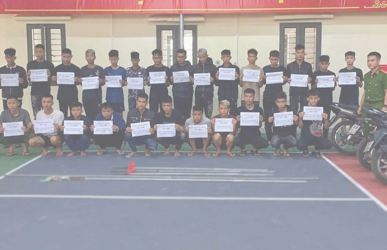 Triệu tập 23 thanh thiếu ni&ecirc;n mang hung kh&iacute;, lạng l&aacute;ch n&aacute;o loạn đường phố Hải Ph&ograve;ng- Ảnh 1.