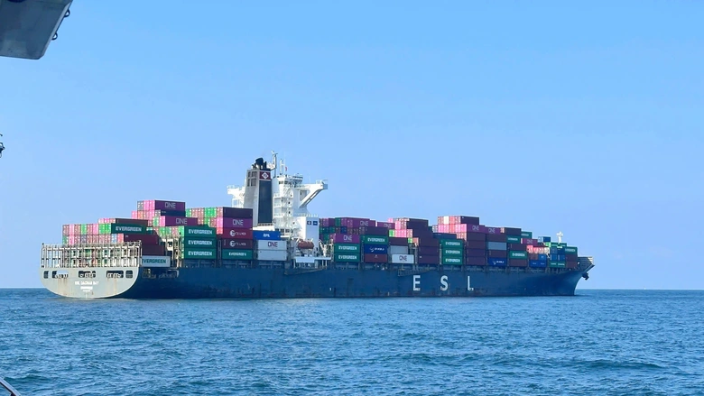 13 giờ chạy đua tr&ecirc;n biển cứu thuyền vi&ecirc;n Philippines giữa hải tr&igrave;nh quốc tế- Ảnh 2.