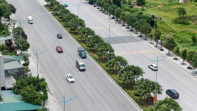 Quảng Ninh: Đã khắc phục vạch kẻ đường bị mờ trên QL18 qua Hạ Long- Ảnh 3. Quảng Ninh: Đã khắc phục vạch kẻ đường bị mờ trên QL18 qua Hạ Long- Ảnh 3.