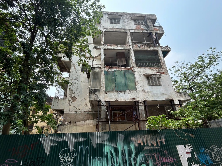 Hà Nội: Hoàn thành việc di dời, chuẩn bị phá dỡ chung cư 51 Huỳnh Thúc Kháng- Ảnh 5. Hà Nội: Hoàn thành việc di dời, chuẩn bị phá dỡ chung cư 51 Huỳnh Thúc Kháng- Ảnh 5.