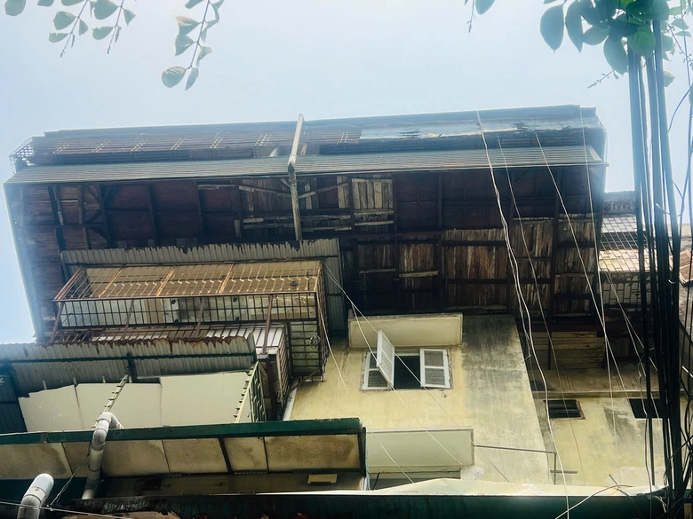 Hà Nội: Hoàn thành việc di dời, chuẩn bị phá dỡ chung cư 51 Huỳnh Thúc Kháng- Ảnh 6. Hà Nội: Hoàn thành việc di dời, chuẩn bị phá dỡ chung cư 51 Huỳnh Thúc Kháng- Ảnh 6.