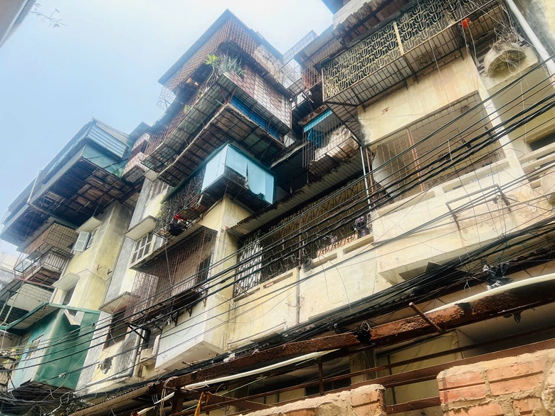 Hà Nội: Hoàn thành việc di dời, chuẩn bị phá dỡ chung cư 51 Huỳnh Thúc Kháng- Ảnh 7. Hà Nội: Hoàn thành việc di dời, chuẩn bị phá dỡ chung cư 51 Huỳnh Thúc Kháng- Ảnh 7.