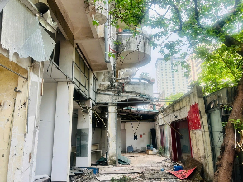 Hà Nội: Hoàn thành việc di dời, chuẩn bị phá dỡ chung cư 51 Huỳnh Thúc Kháng- Ảnh 9. Hà Nội: Hoàn thành việc di dời, chuẩn bị phá dỡ chung cư 51 Huỳnh Thúc Kháng- Ảnh 9.