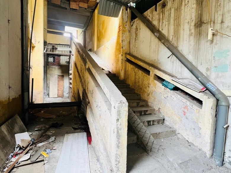 Hà Nội: Hoàn thành việc di dời, chuẩn bị phá dỡ chung cư 51 Huỳnh Thúc Kháng- Ảnh 11. Hà Nội: Hoàn thành việc di dời, chuẩn bị phá dỡ chung cư 51 Huỳnh Thúc Kháng- Ảnh 11.