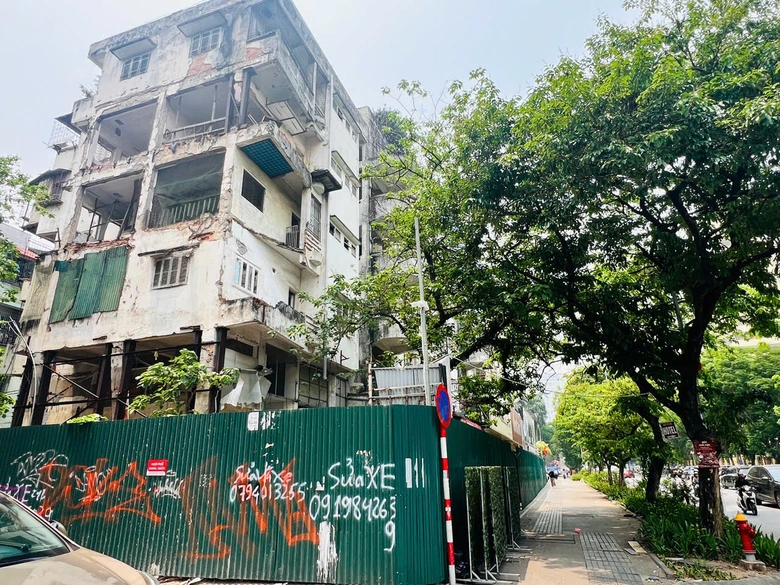 Hà Nội: Hoàn thành việc di dời, chuẩn bị phá dỡ chung cư 51 Huỳnh Thúc Kháng- Ảnh 3. Hà Nội: Hoàn thành việc di dời, chuẩn bị phá dỡ chung cư 51 Huỳnh Thúc Kháng- Ảnh 3.