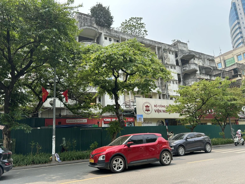 Hà Nội: Hoàn thành việc di dời, chuẩn bị phá dỡ chung cư 51 Huỳnh Thúc Kháng- Ảnh 17. Hà Nội: Hoàn thành việc di dời, chuẩn bị phá dỡ chung cư 51 Huỳnh Thúc Kháng- Ảnh 17.