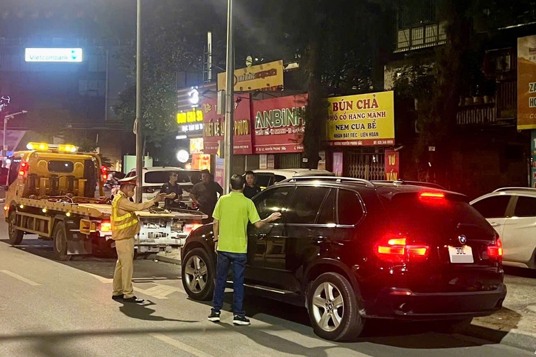 H&agrave; Nội: CSGT xử l&yacute; nhiều t&agrave;i xế cố t&igrave;nh l&aacute;i xe sau khi uống rượu bia ng&agrave;y đầu nghỉ lễ- Ảnh 1.