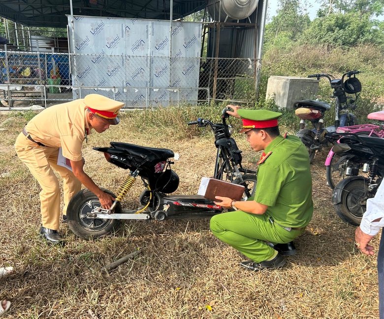 Gia Lai: Quyết liệt xử l&yacute; học sinh đi xe độ chế- Ảnh 1.
