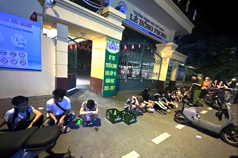 Ngăn vụ ẩu đả bằng vỏ chai bia giữa trung t&acirc;m Hải Ph&ograve;ng- Ảnh 1.