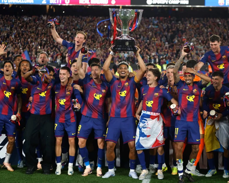 Đ&aacute;nh bại Real Madrid, Barcelona ch&iacute;nh thức v&ocirc; địch La Liga- Ảnh 2.