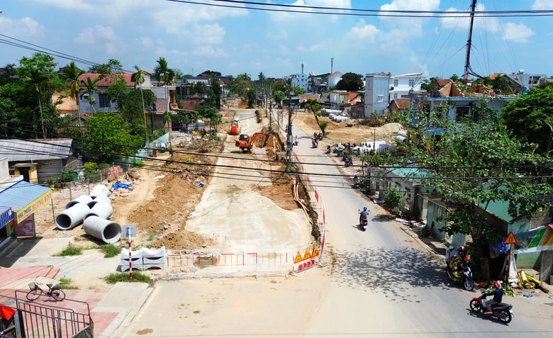 Huế: Cận cảnh tuyến đường nối cầu vượt s&ocirc;ng Hương đang được mở rộng 6 l&agrave;n xe- Ảnh 11.
