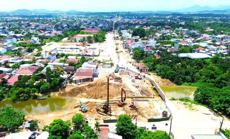 Huế: Cận cảnh tuyến đường nối cầu vượt s&ocirc;ng Hương đang được mở rộng 6 l&agrave;n xe- Ảnh 15.