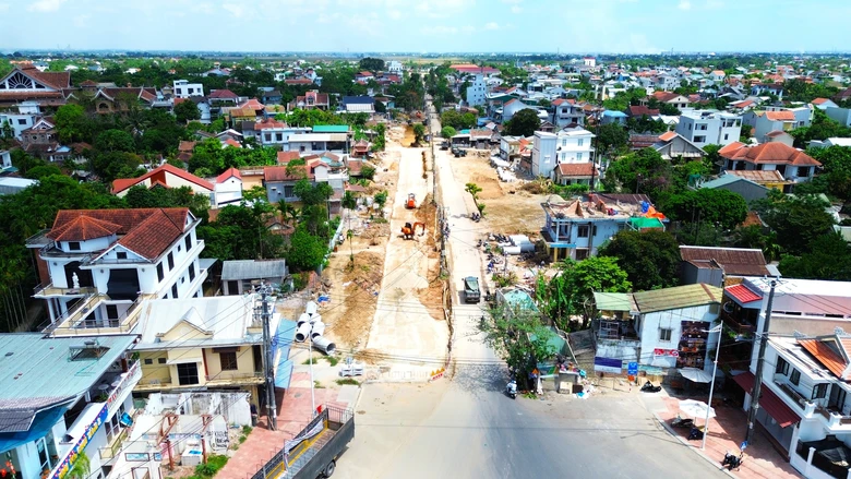 Huế: Cận cảnh tuyến đường nối cầu vượt s&ocirc;ng Hương đang được mở rộng 6 l&agrave;n xe- Ảnh 4.