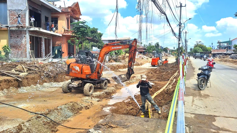 Huế: Cận cảnh tuyến đường nối cầu vượt s&ocirc;ng Hương đang được mở rộng 6 l&agrave;n xe- Ảnh 9.