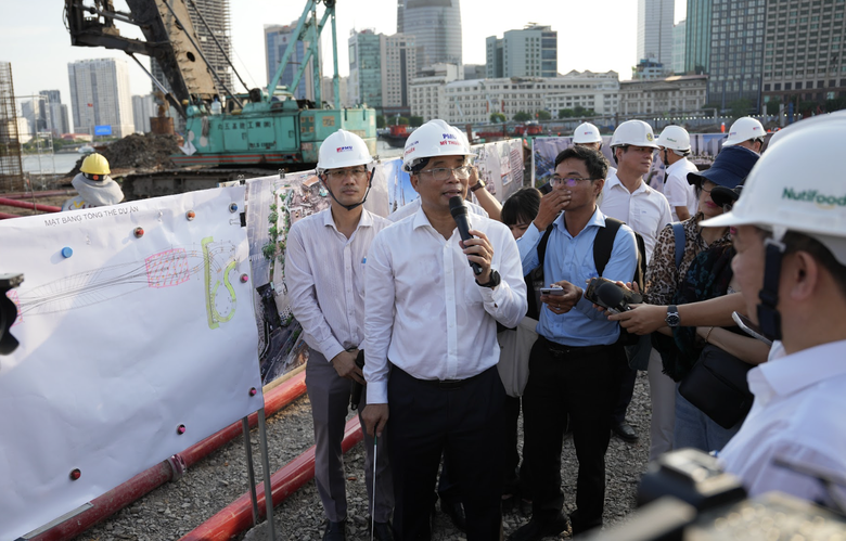 Cầu đi bộ qua s&ocirc;ng S&agrave;i G&ograve;n ch&iacute;nh thức đổ b&ecirc; t&ocirc;ng trụ ch&iacute;nh, tăng tốc về đ&iacute;ch dịp 2/9- Ảnh 1.
