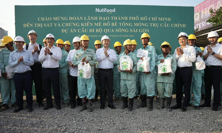 Cầu đi bộ qua s&ocirc;ng S&agrave;i G&ograve;n ch&iacute;nh thức đổ b&ecirc; t&ocirc;ng trụ ch&iacute;nh, tăng tốc về đ&iacute;ch dịp 2/9- Ảnh 3.