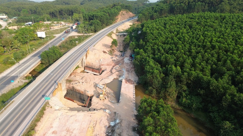 Quản chặt tiến độ nh&agrave; thầu chậm tiến độ thi c&ocirc;ng mở rộng cao tốc Cam Lộ - La Sơn- Ảnh 1.