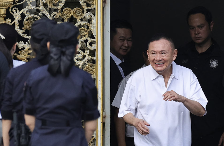 Cựu Thủ tướng Th&aacute;i Lan Thaksin Shinawatra được ra t&ugrave; trước thời hạn- Ảnh 1.