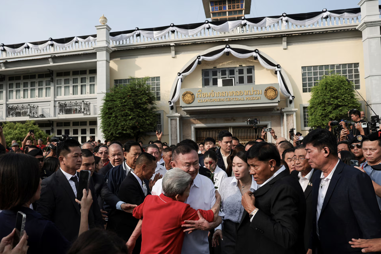 Cựu Thủ tướng Th&aacute;i Lan Thaksin Shinawatra được ra t&ugrave; trước thời hạn- Ảnh 2.