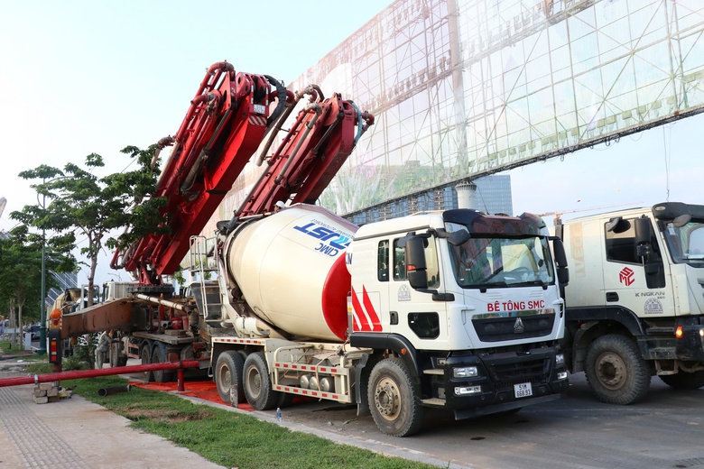 Cầu đi bộ qua s&ocirc;ng S&agrave;i G&ograve;n ch&iacute;nh thức đổ b&ecirc; t&ocirc;ng trụ ch&iacute;nh, tăng tốc về đ&iacute;ch dịp 2/9- Ảnh 5.