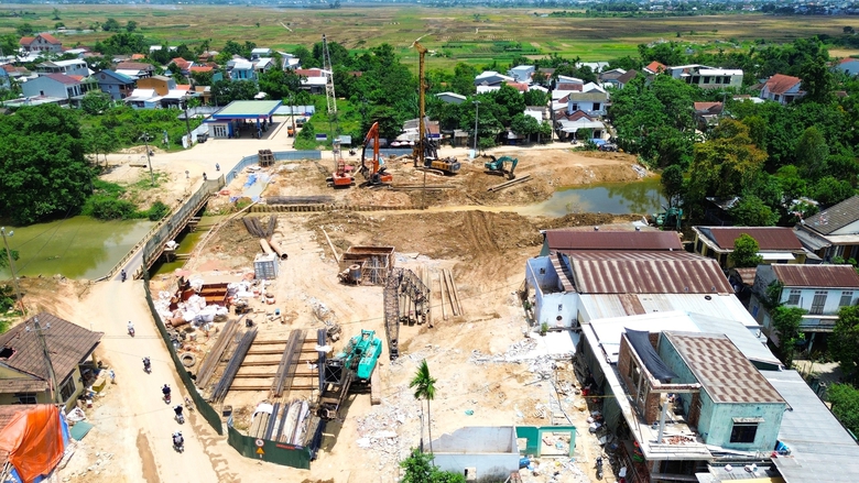 Huế: Cận cảnh tuyến đường nối cầu vượt s&ocirc;ng Hương đang được mở rộng 6 l&agrave;n xe- Ảnh 12.