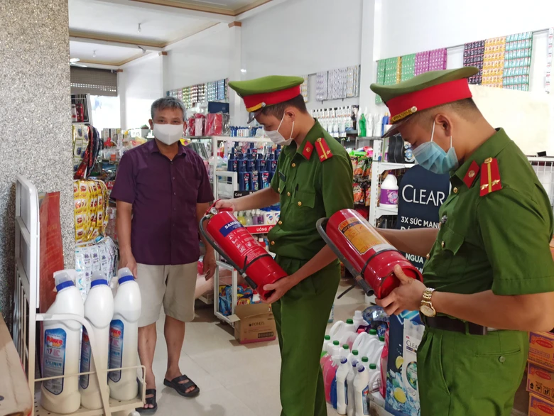 Nghị định 69 siết chặt xử phạt vi phạm ph&ograve;ng ch&aacute;y chữa ch&aacute;y, mở rộng thẩm quyền cho cấp x&atilde;- Ảnh 1.