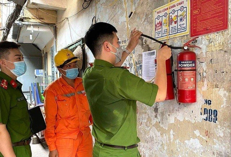Nghị định 69 siết chặt xử phạt vi phạm ph&ograve;ng ch&aacute;y chữa ch&aacute;y, mở rộng thẩm quyền cho cấp x&atilde;- Ảnh 2.