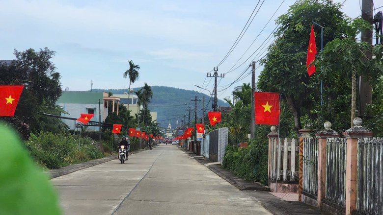 Quảng Ng&atilde;i: Hạ tầng giao th&ocirc;ng l&agrave; "b&aacute;nh xe tăng trưởng" trong giai đoạn mới- Ảnh 2.