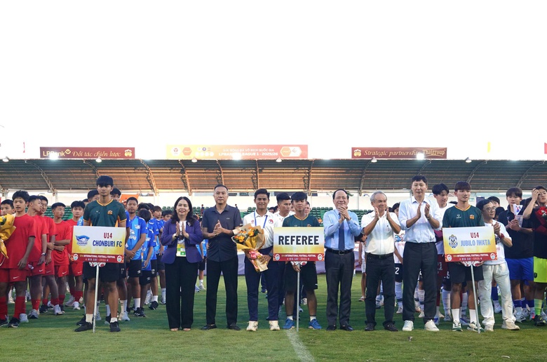 Festival B&oacute;ng đ&aacute; Quốc tế U14 Gia Lai 2026 khởi đầu s&ocirc;i động- Ảnh 1.