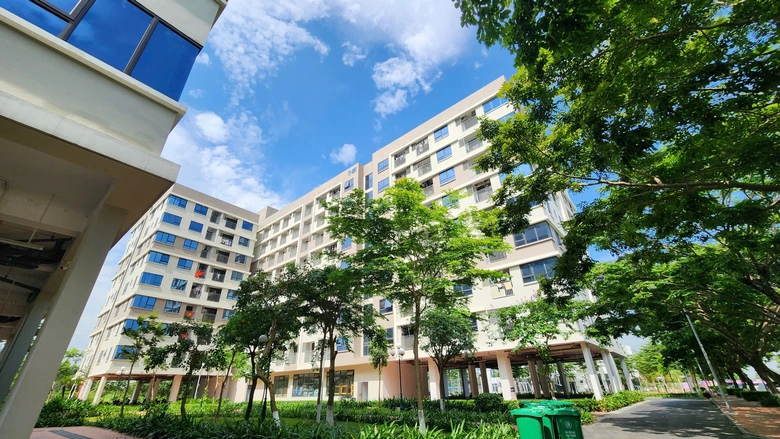 C&ocirc;ng nh&acirc;n vui mừng khi mua nh&agrave; ở x&atilde; hội với gi&aacute; dưới 10 triệu đồng/m2- Ảnh 1.